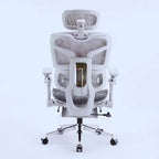 Vue de dos d'une chaise de bureau ergonomique blanche montrant la structure du soutien lombaire et l'appui-tête réglable.