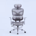 Fauteuil de bureau ergonomique blanc vu de face avec large assise en tissu respirant et appui-tête incurvé.