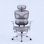Fauteuil de bureau ergonomique blanc vu de face avec large assise en tissu respirant et appui-tête incurvé.